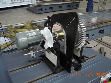 電機(jī)帶風(fēng)葉動(dòng)平衡機(jī)